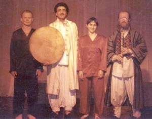 Friendship of peoples: Jan Sutton (Great Britain), Reza Keramadan (Iran), Jovanna Summo (Italy), Sergei Letov - performance Death of prince Bessmortnogo (by Shah-Nàìå. An episode of fight Rusama and Isfendijara). Rome. Theatre In Trastevere, 1992. 