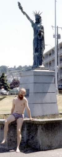 Seattle, S.Letov on a beach with a statue of freedom, 1990 